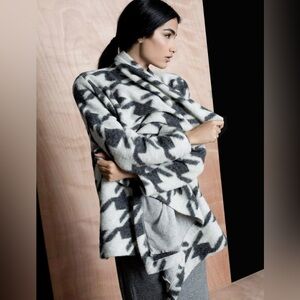 List Har-Nof - NWOT women’s black& cream Houndstooth open front jacket wool coat